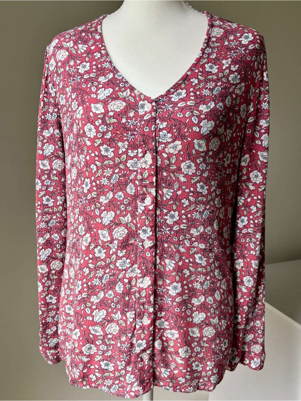 Market & Spruce Rose Pink Floral V-Neck Button-Front Long Sleeve Top